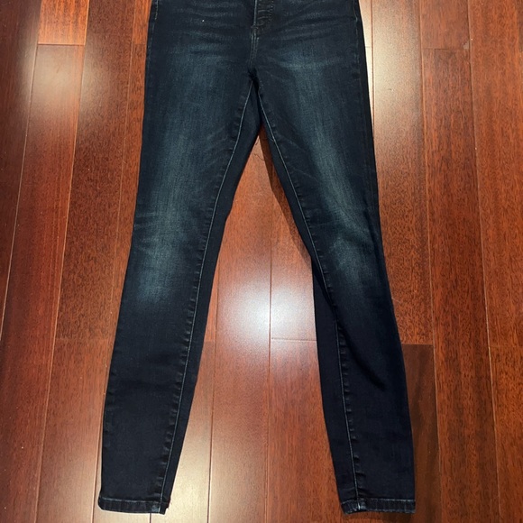 Brand new Express skinny Jean size 2R - Picture 2 of 4